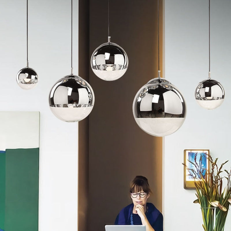 Hailie - Suspension industrielle ronde en métal et verre pour un salon élégant