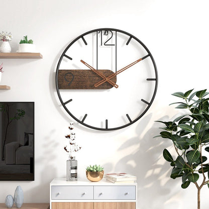 Horloge murale en acier et noyer pour un intérieur moderne et chaleureux