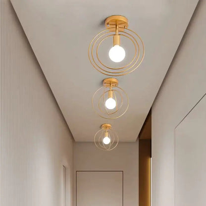 Aurora - Suspension dorée élégante pour un intérieur luxueux