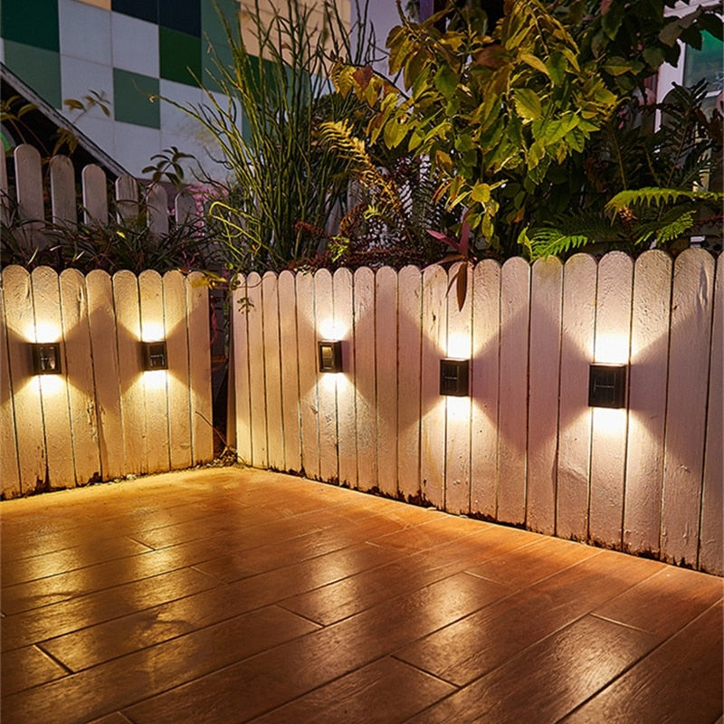 Lumière Solaire Élégante Fenceglow pour Clôtures de Jardin et Espaces Extérieurs