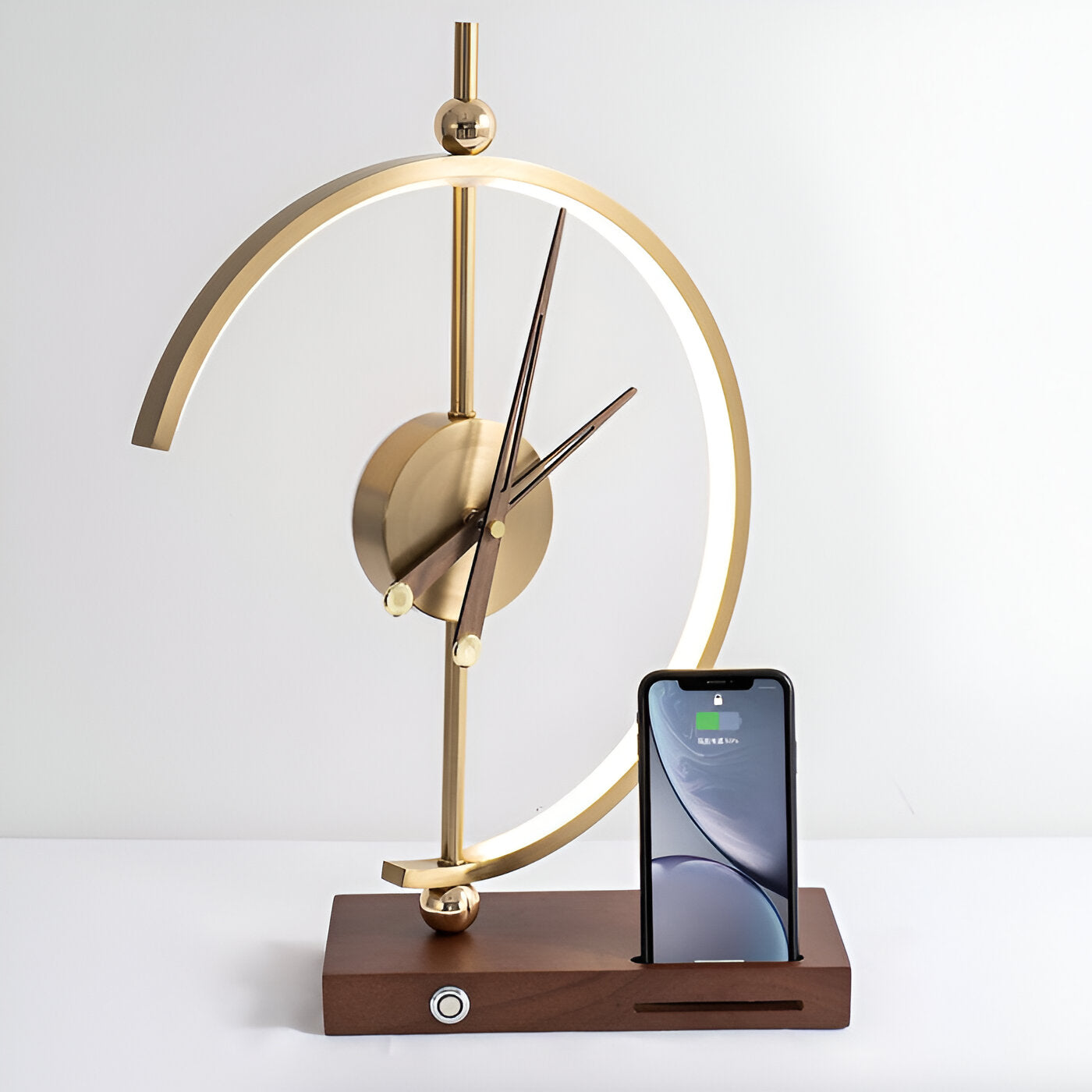 Lampe de Table LED GLux avec Horloge Intégrée et Chargeur Qi Sans Fil - Design Géométrique Élégant en Or