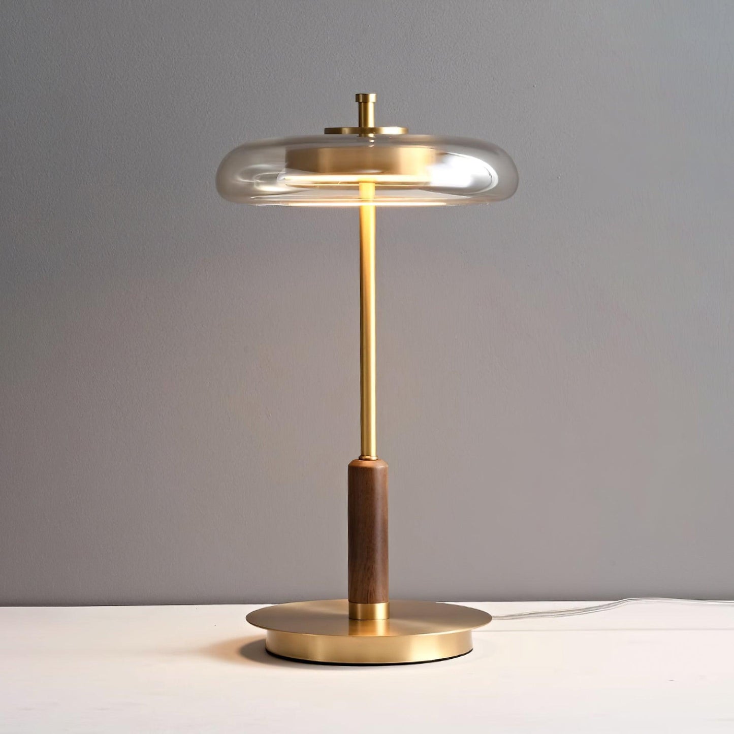 Lampe de Table ÉclatSportif Chic – Éclairage LED Élégant pour un Intérieur Contemporain