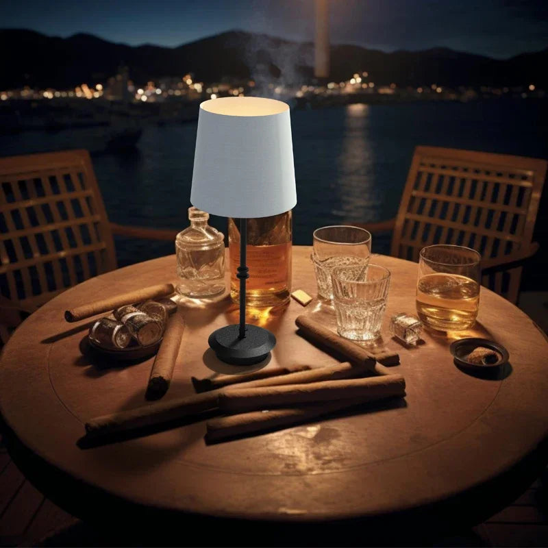 Lumière - Lampe de table rechargeable en tissu doré avec abat-jour moderne pour restaurant ambiance farmhouse