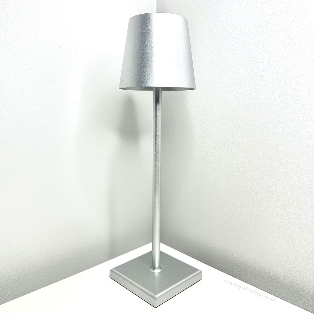 Clara - Lampe de table moderne sans fil au design contemporain