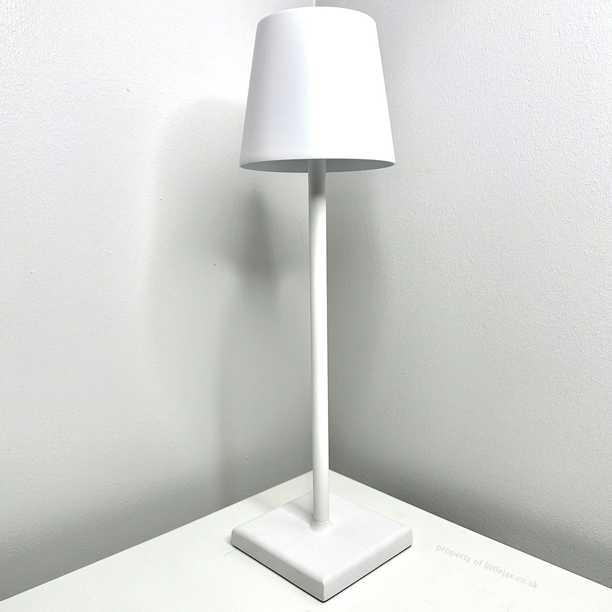 Clara - Lampe de table moderne sans fil au design contemporain